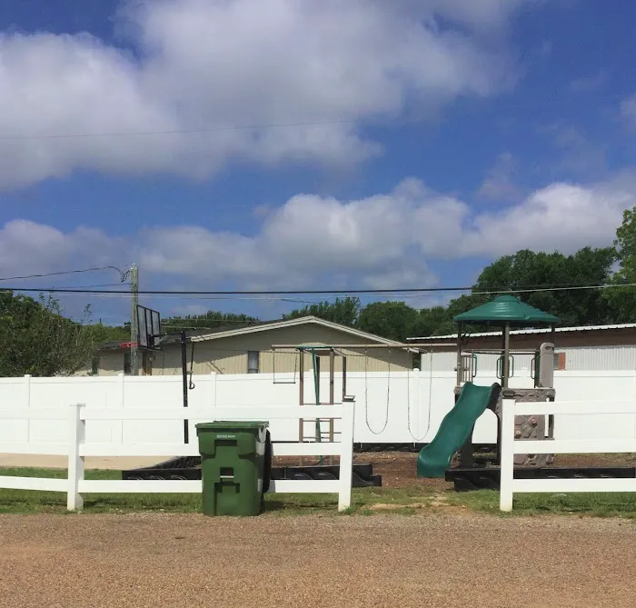 Happy Mobile Home Park Picture 2