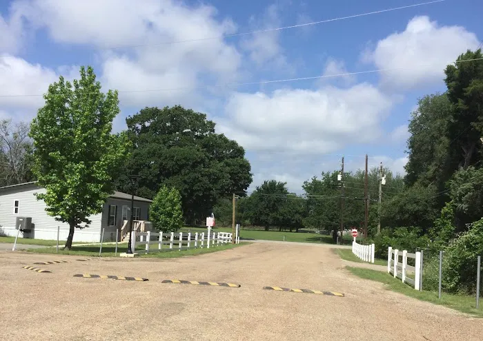 Happy Mobile Home Park Picture 9