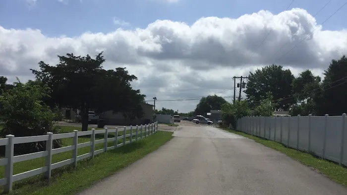 Happy Mobile Home Park Picture 10