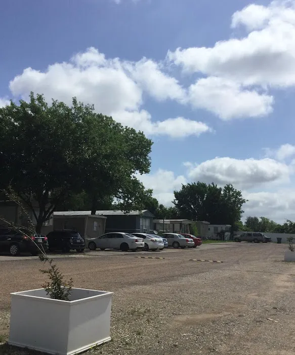 Happy Mobile Home Park Picture 8