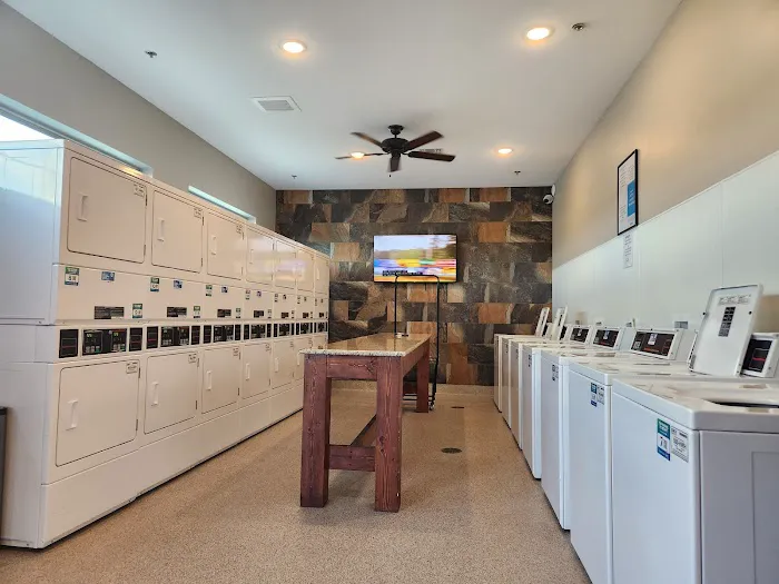Lakeshore RV Resort Picture 4