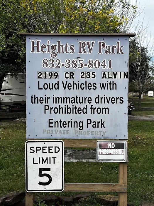Heights RV Park Picture 8