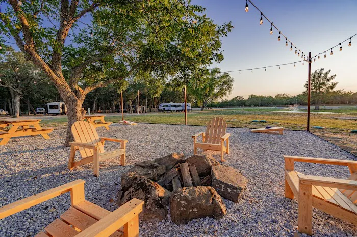 Royal Oaks RV Park Picture 1