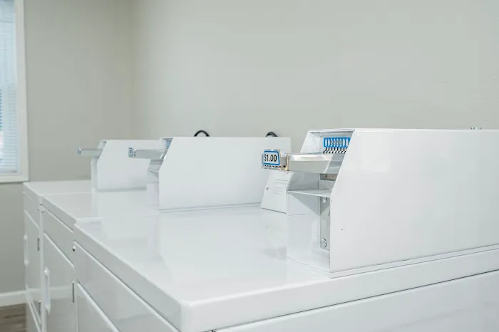 Royal Oaks RV Park Picture 10