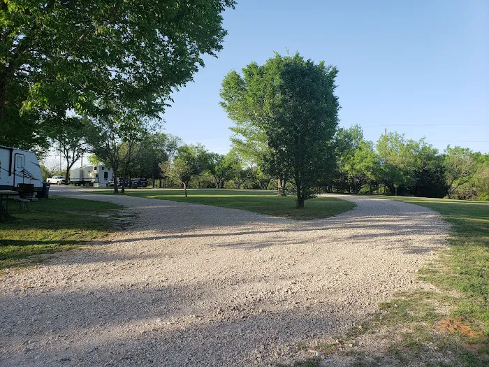 Lake Creek RV Campground Picture 3