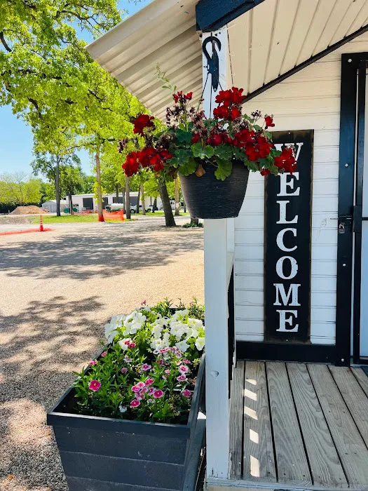 Magnolia RV Resort Picture 10