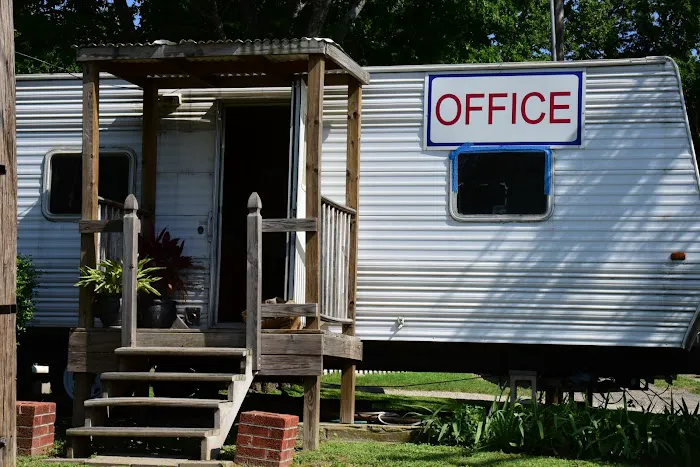 Cedar Ridge Mobile Home & RV Park Picture 3