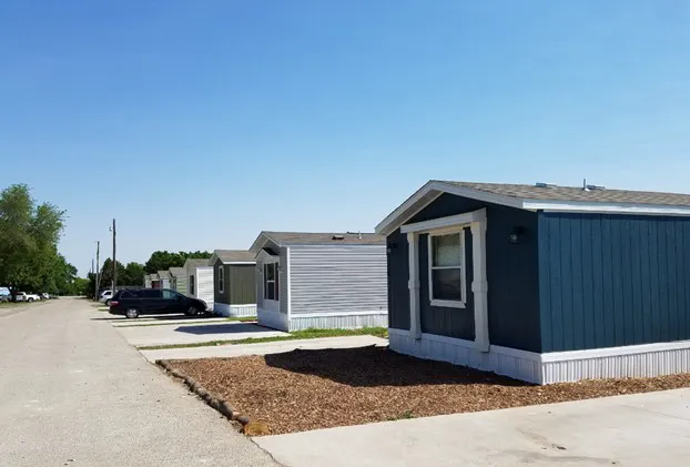 Redbird Mobile Home Community Picture 6