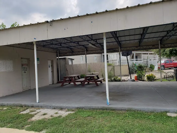 Redbird Mobile Home Community Picture 4