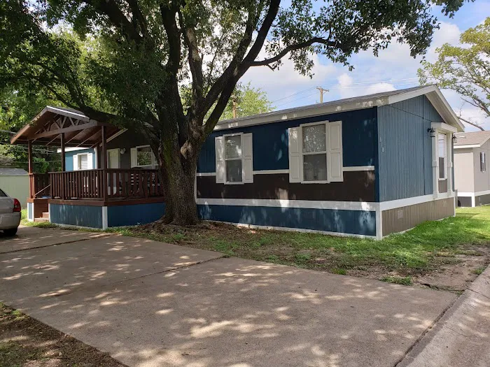 Redbird Mobile Home Community Picture 8