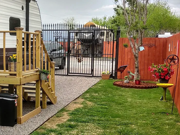Lavon Luxury RV Village Picture 9