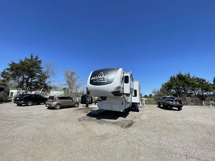 Dallas Wylie RV Park Picture 10