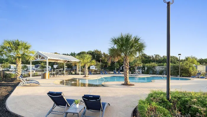 Highway 6 RV Resort by QRV Picture 1