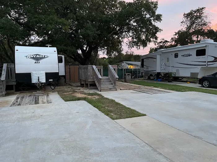 Palm RV Park Campground & Cabin Rental Picture 5