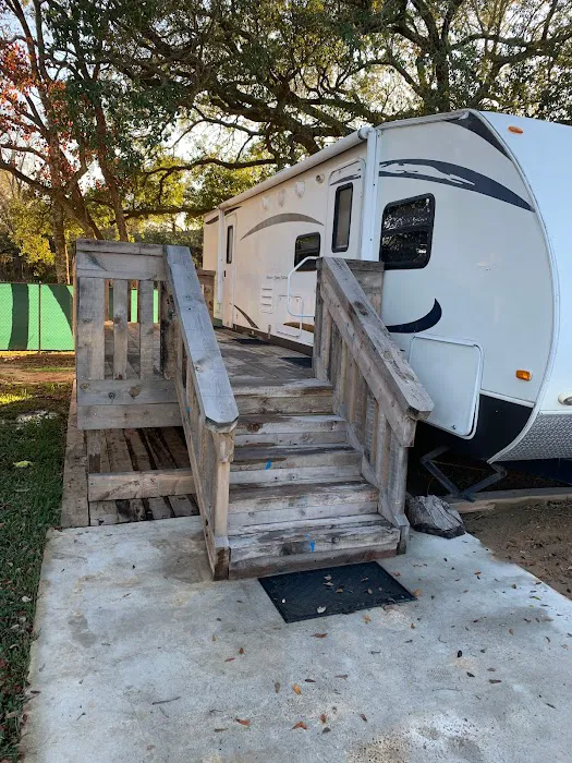 Palm RV Park Campground & Cabin Rental Picture 7