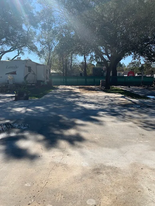 Palm RV Park Campground & Cabin Rental Picture 6