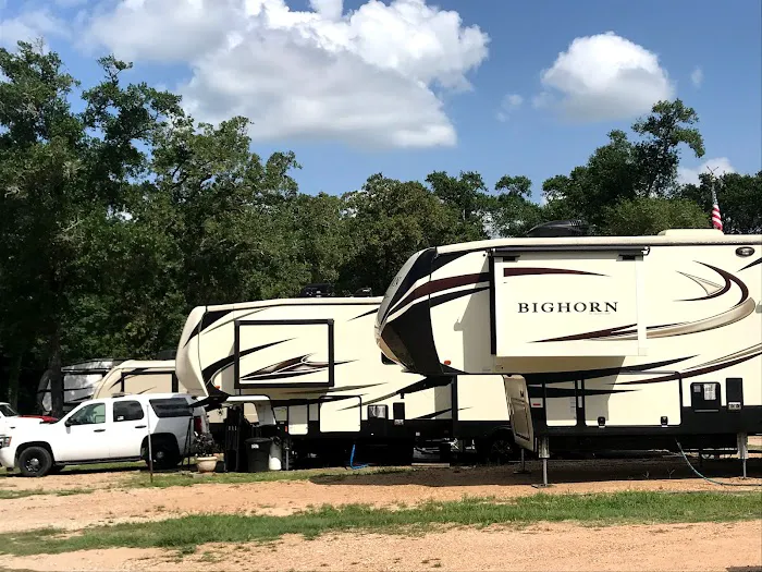 Lost Oaks RV Park Picture 6