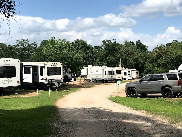 Lost Oaks RV Park Picture 1