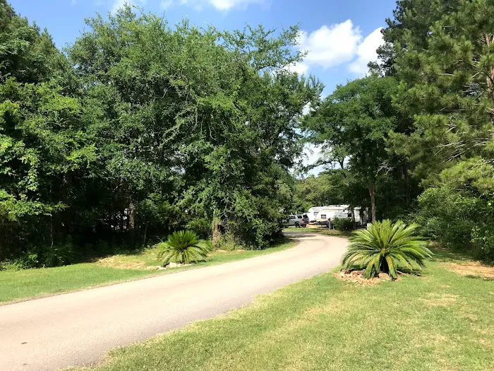 Lost Oaks RV Park Picture 5