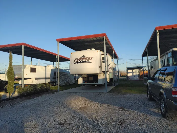 Paradise Park RV Community Picture 3