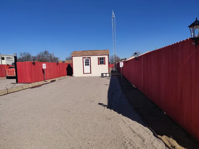 Aurora Gardens RV Park & Tiny Homes Picture 9