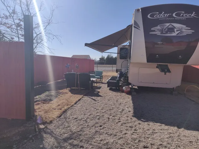 Aurora Gardens RV Park & Tiny Homes Picture 4