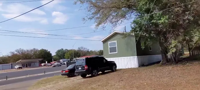 Oaklawn Mobile Home Park Picture 10