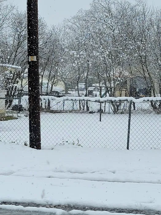 Lil Bit Country RV Park Picture 4