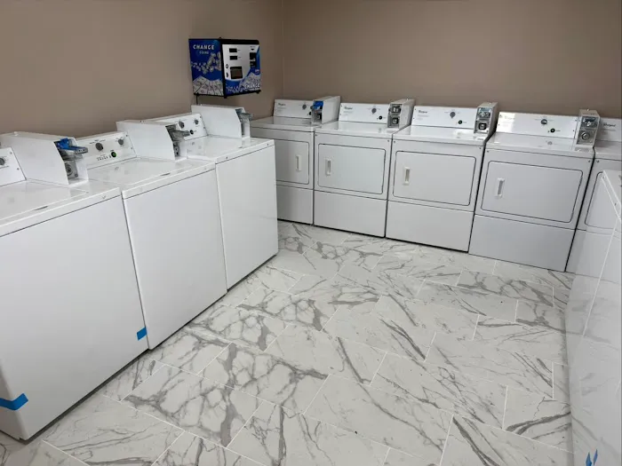 Hill Side RV Park Picture 7