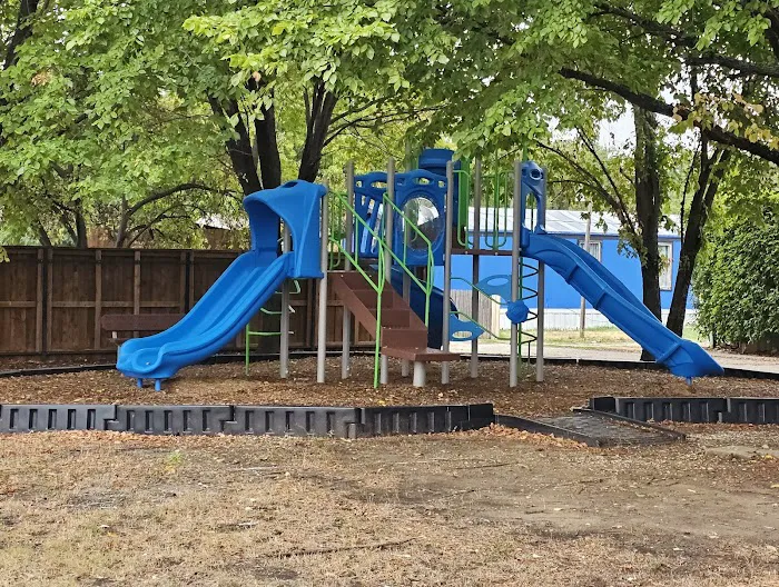 Dallas Mobile Home Park Picture 2