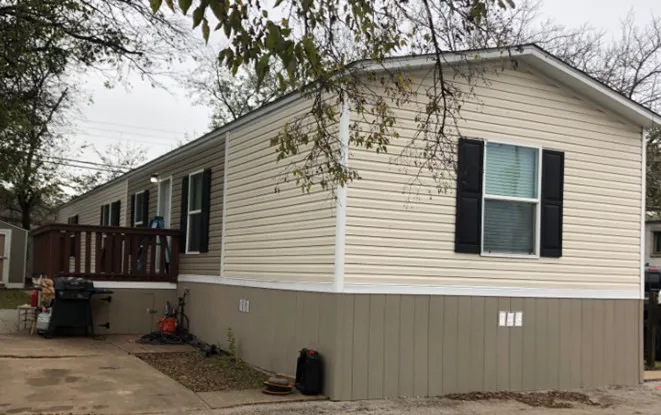 Dallas Mobile Home Park Picture 4