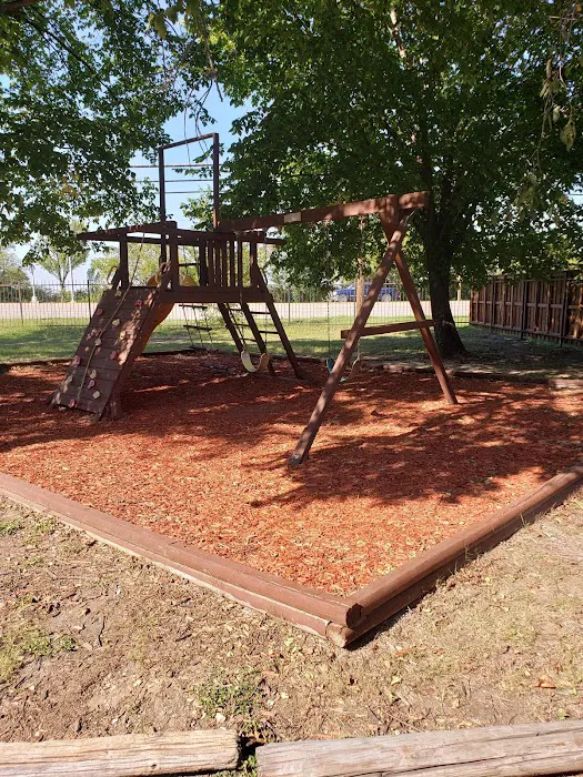 Dallas Mobile Home Park Picture 6