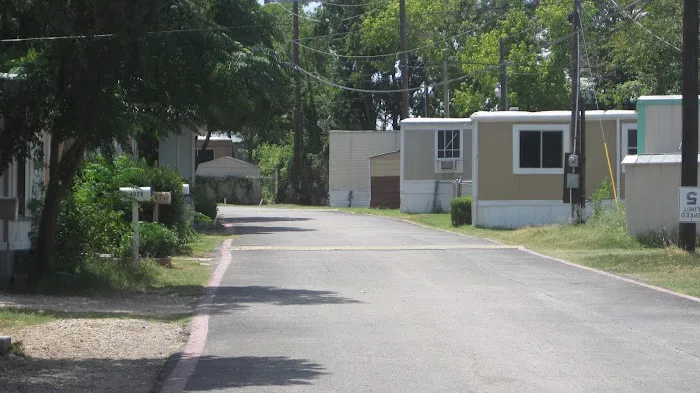 Dallas Mobile Home Park Picture 9