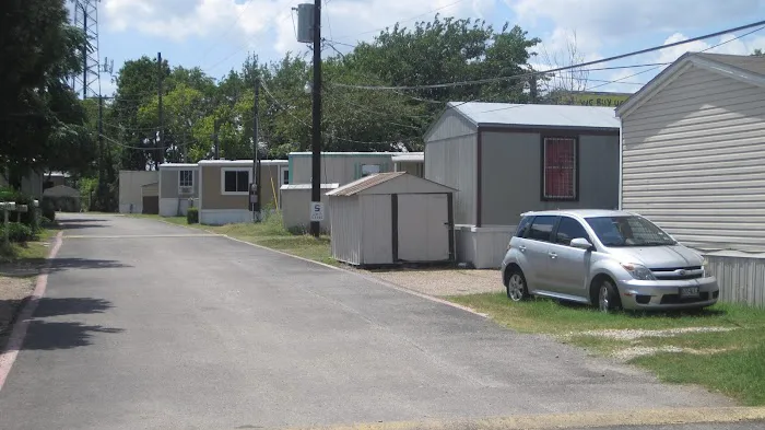 Dallas Mobile Home Park Picture 10
