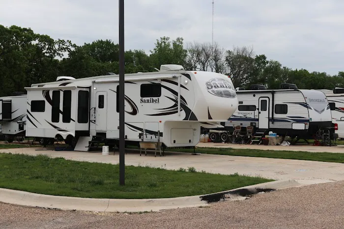 Shady Acres RV Park Picture 2