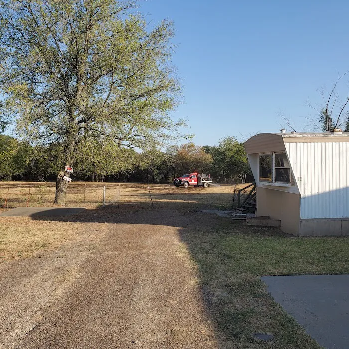 Lone Star Mobile Home Park Picture 2