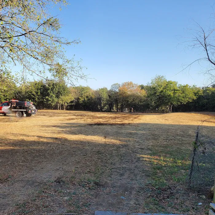 Lone Star Mobile Home Park Picture 5