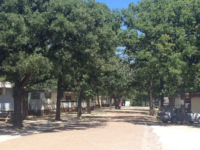 Hidden Oaks Mobile Home Park Picture 3