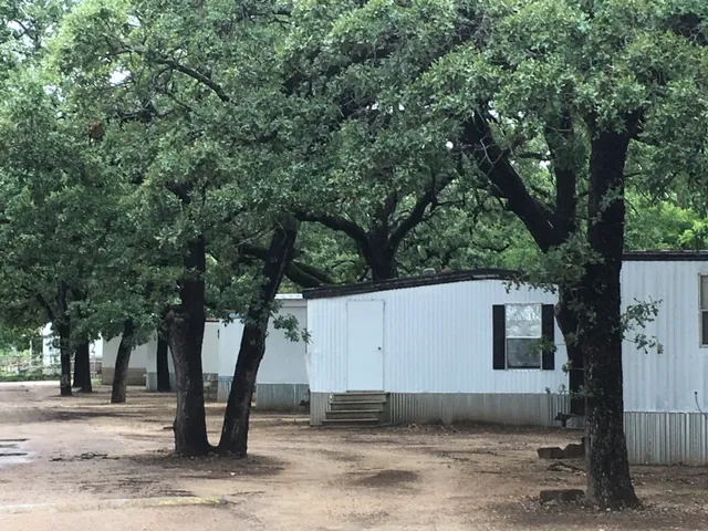 Hidden Oaks Mobile Home Park Picture 2