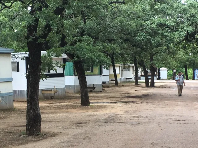 Hidden Oaks Mobile Home Park Picture 8