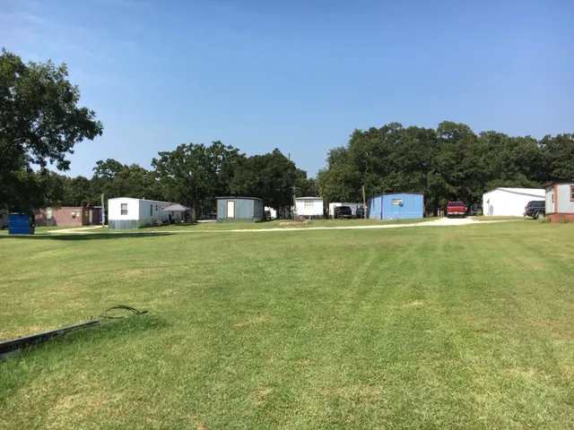 Hidden Oaks Mobile Home Park Picture 10