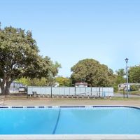 Friendly Village Arlington ico