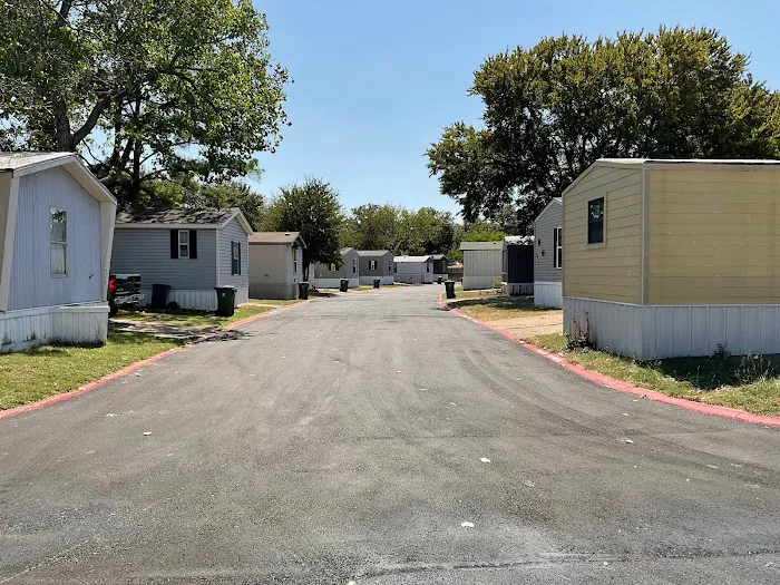 Friendly Village Arlington Picture 2