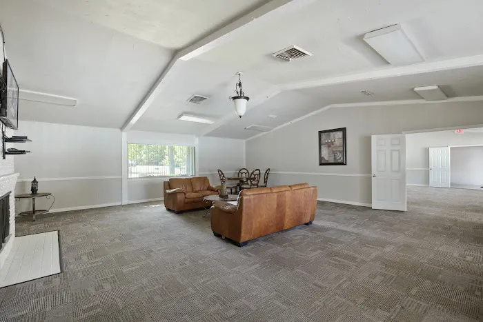 Friendly Village Arlington Picture 4