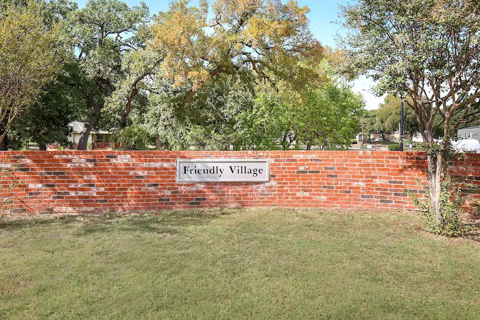 Friendly Village Arlington Picture 5