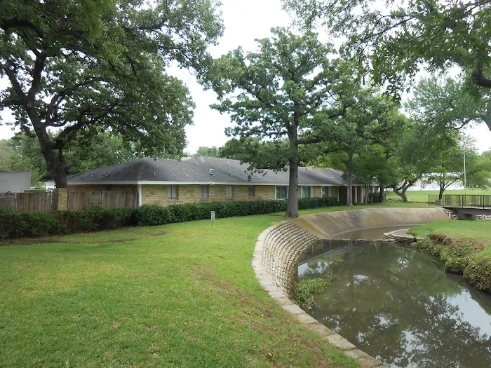 Friendly Village Arlington Picture 9