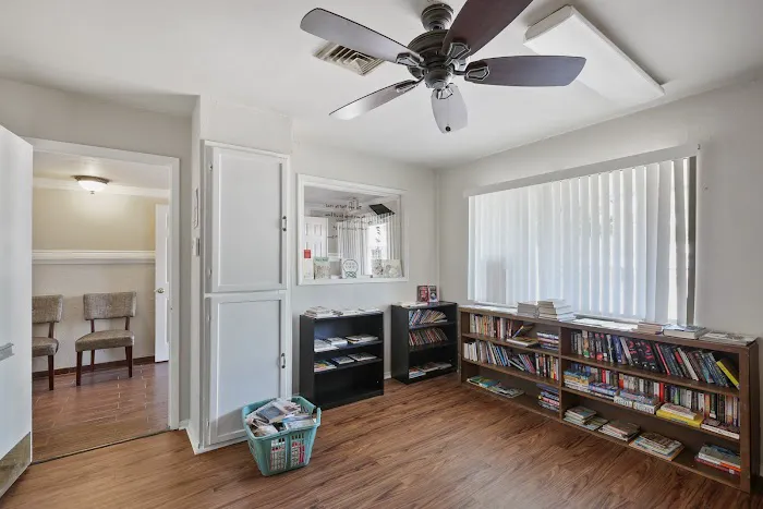 Friendly Village Arlington Picture 10