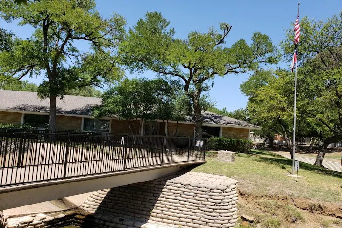 Friendly Village Arlington Picture 8