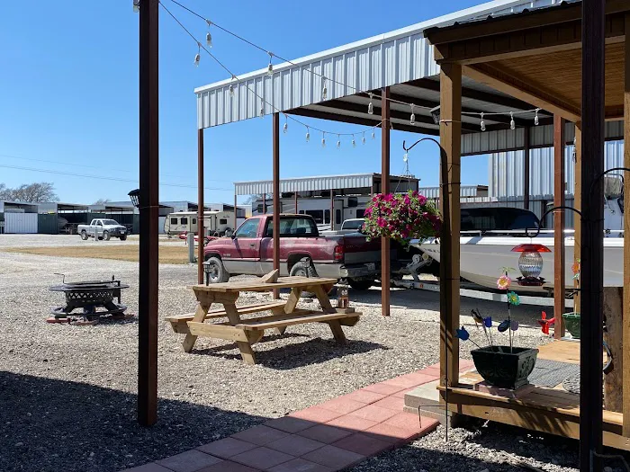 R&P STORAGE AND RV PARK Picture 4