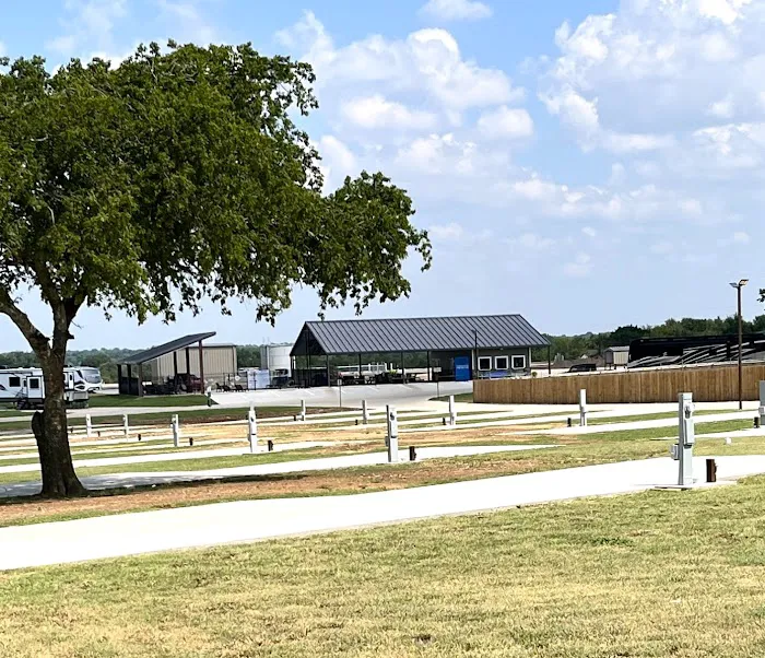 Highland Hideaway RV Resort Picture 5